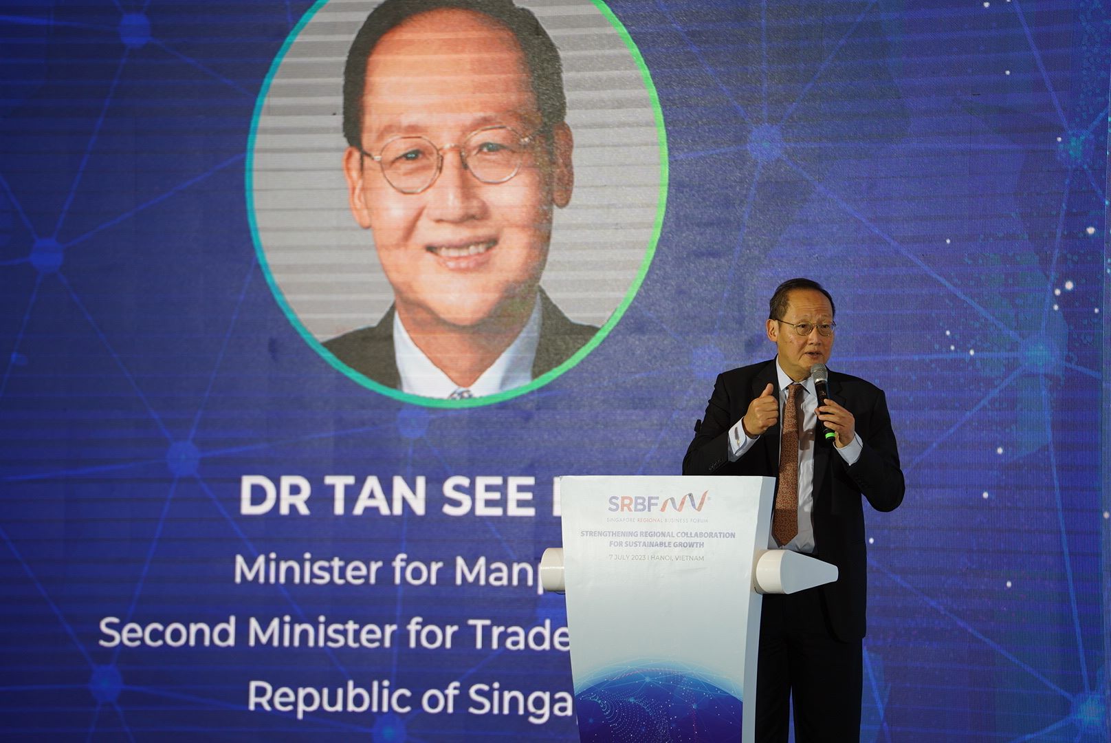 Ông Tan See Leng - Bộ trưởng Lao động, Bộ trưởng Thứ hai Bộ Công thương Singapore.