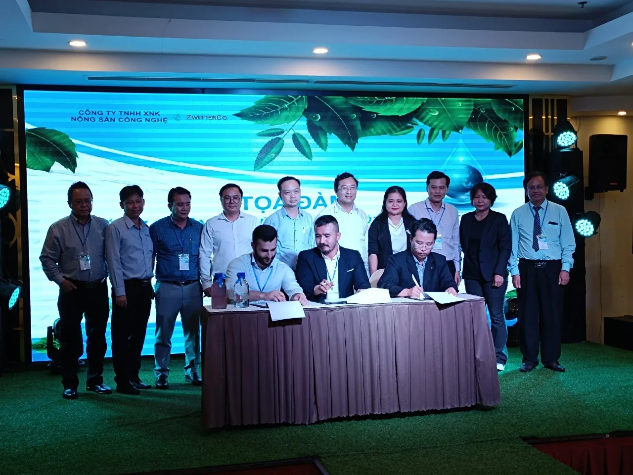 Lễ ký kết giữa Trung tâm hỗ trợ khởi nghiệp sáng tạo Quốc gia và các đơn vị nhằm thúc đẩy thương mại hóa và hỗ trợ phát triển dự án tại Việt Nam.